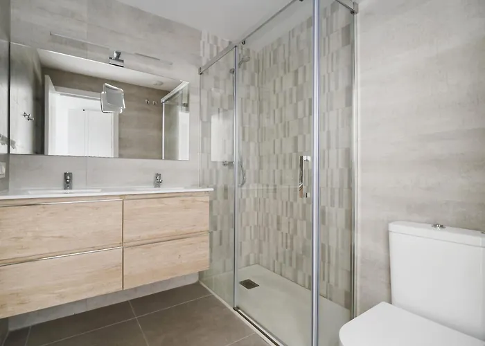 2bedroom 2bathroom Newly Flat 1 Min From The *